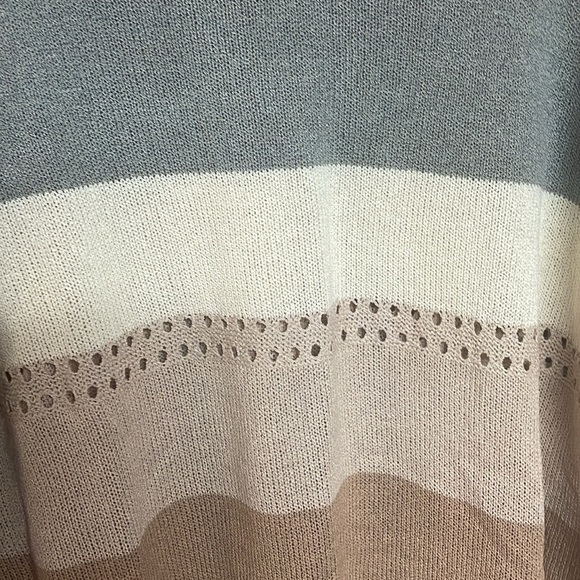 Royal + Reese size XL Striped Gray, White, and Tan V-Neck Lightweight Sweater - Picture 5 of 8